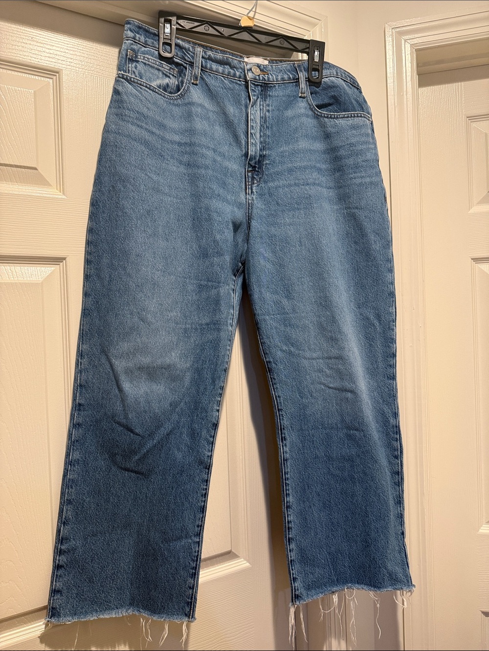 Frame Le Jane Crop Raw Hem Most sought after Jean 32W Best Selling Autumn Ready - Picture 5 of 13